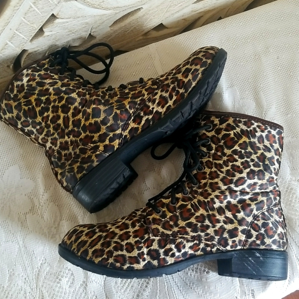 Like New! Kalli Leopard Print Ankle Combat Boots Lace Up with 1" Heel Sateen/Sil